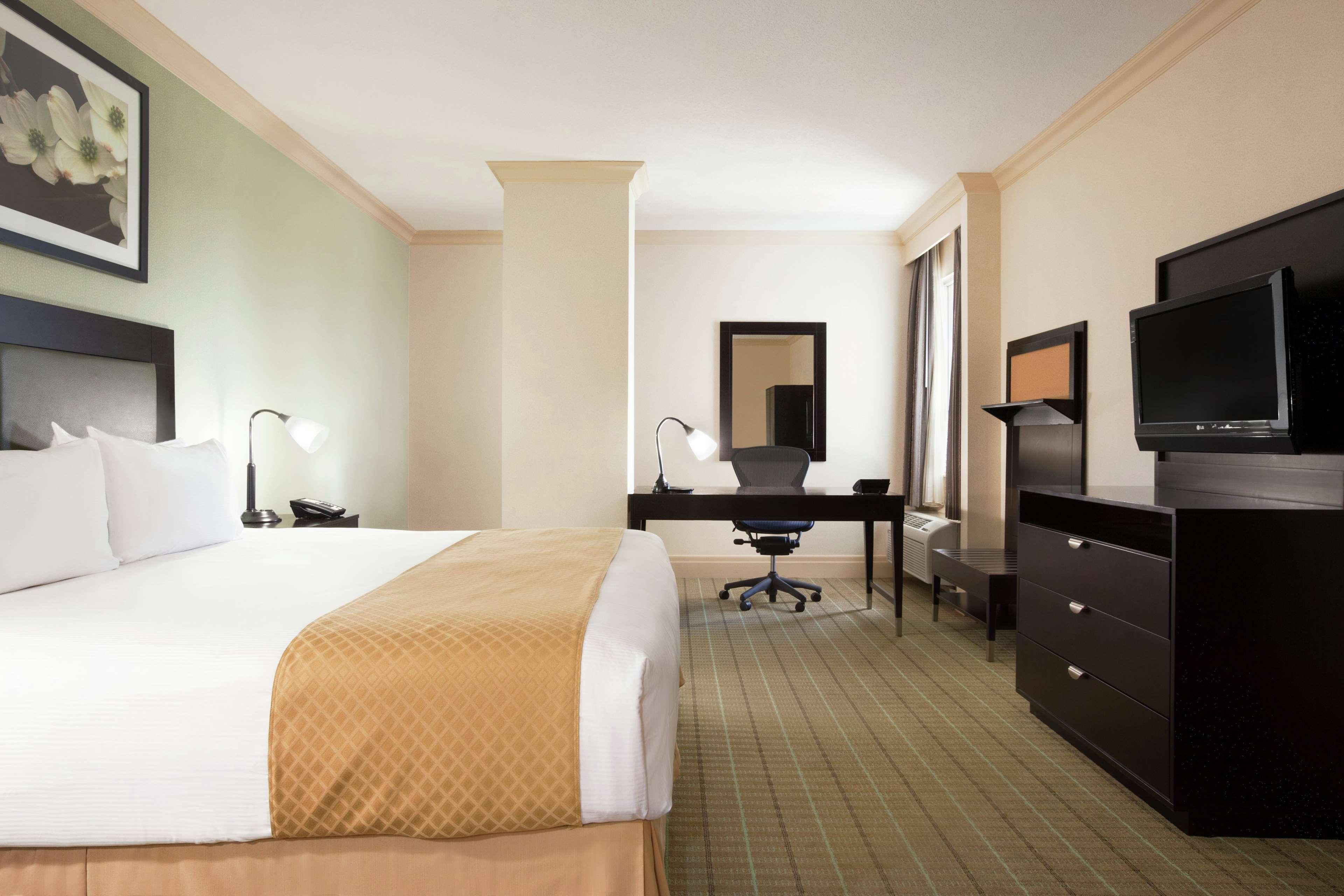 Doubletree By Hilton Hotel Dallas - Love Field Экстерьер фото