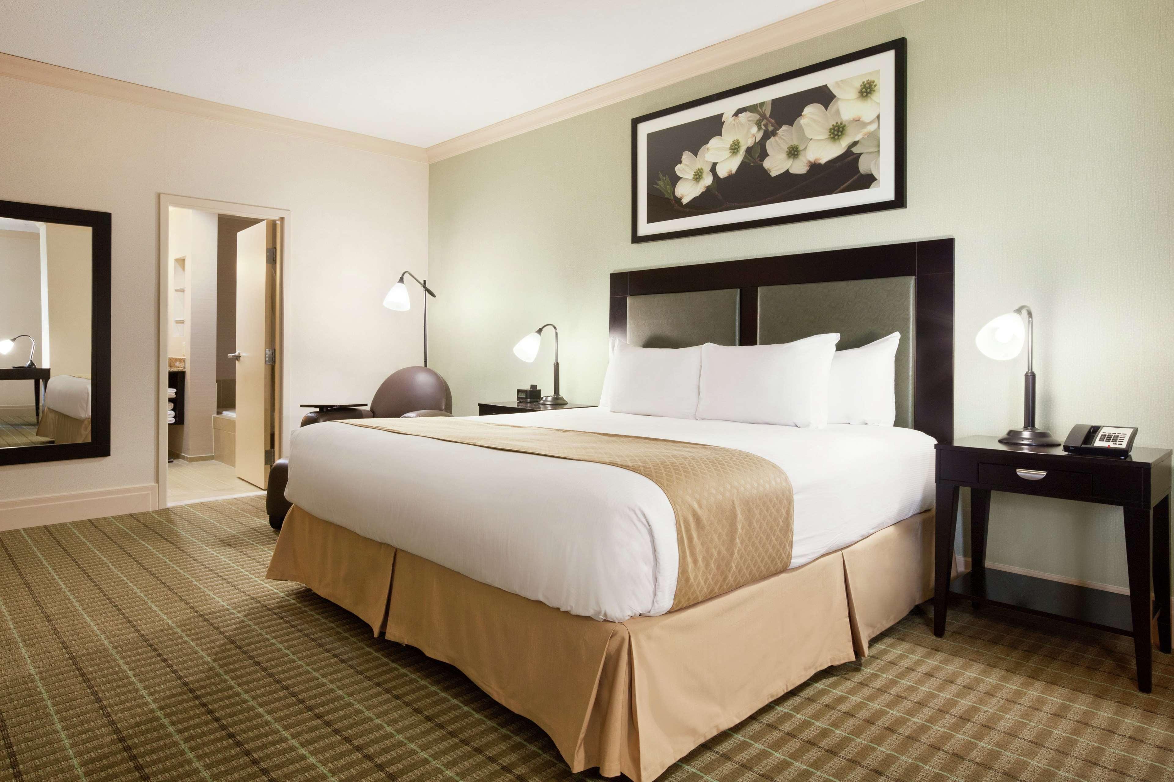 Doubletree By Hilton Hotel Dallas - Love Field Экстерьер фото